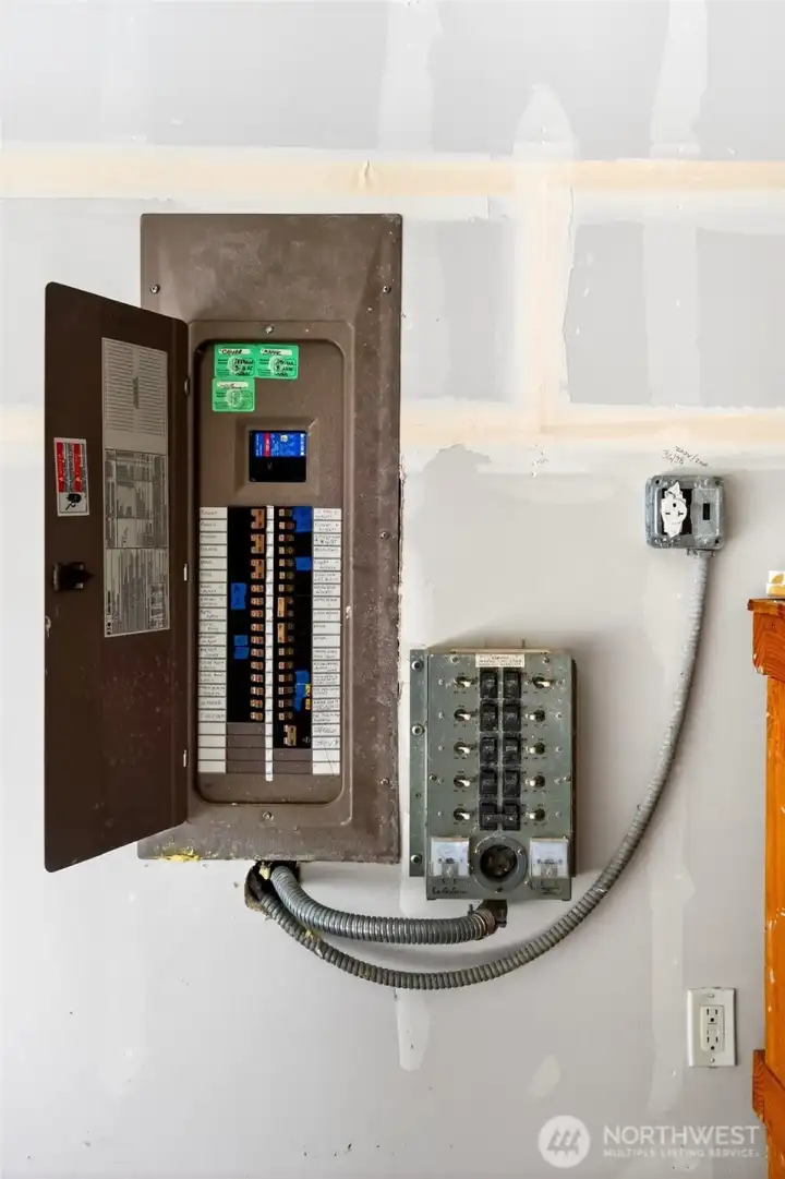 Gen plug in garage