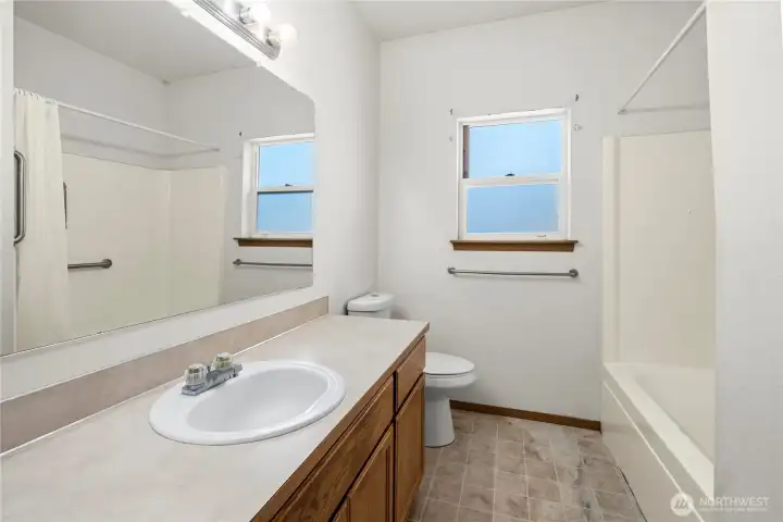 Guest bathroom. Guest bathroom.