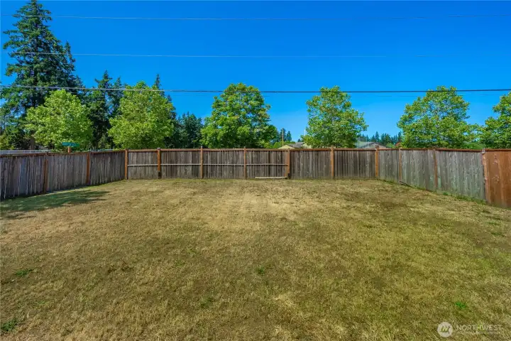 Completely fenced corner lot. Completely fenced corner lot.