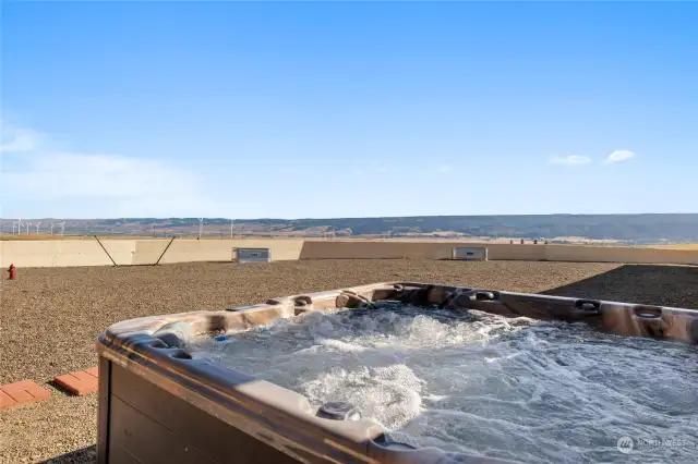 Hot tub stays! Imagine the starry nights up high, with no other homes in site!