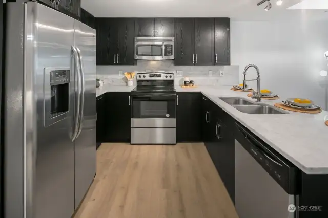 Clean and shiny kitchen!