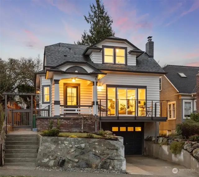 Welcome Home - 3934 Interlake Ave N. Urban Living Perfection in the heart of Wallingford & Fremont.