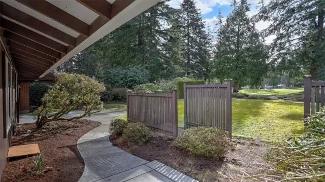 Step outside directly off the primary to this patio overlooking the golf course, plus privacy screens to give you some separation.