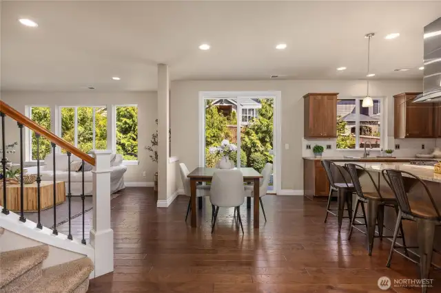 The informal dining area next to the kitchen.