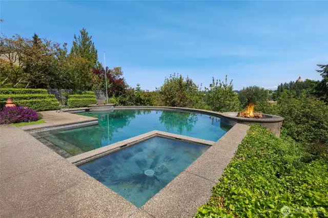 Pool with peace and views!