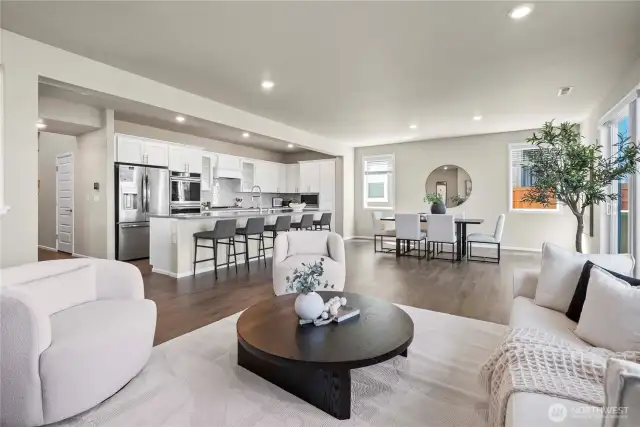 Spacious living room, with endless options!