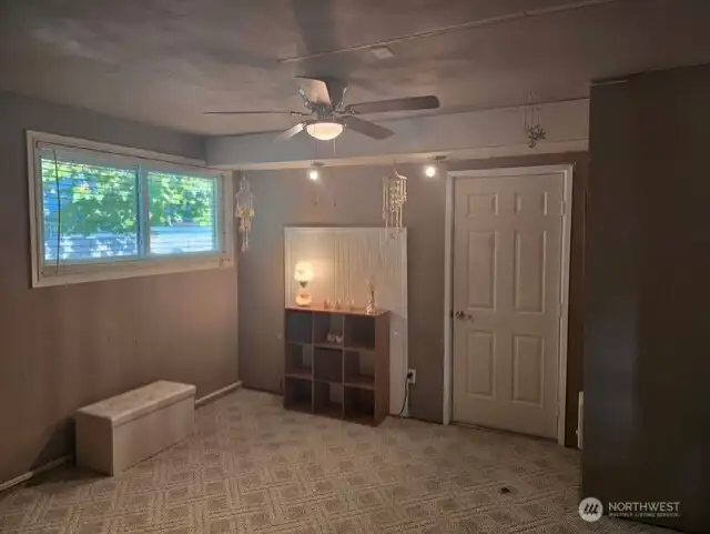 finished bonus room off garage