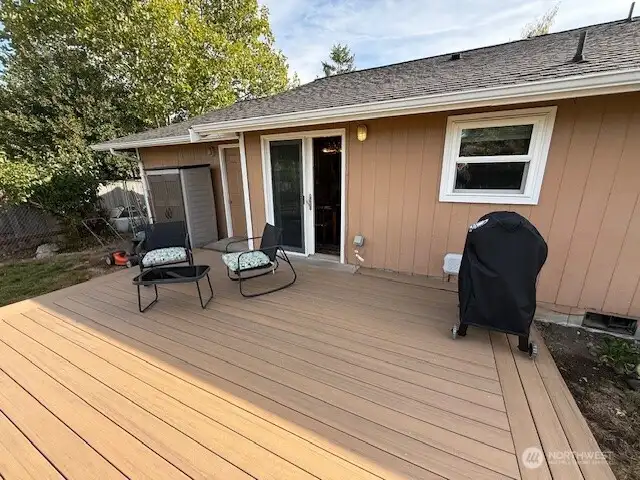 Nice deck for entertaining