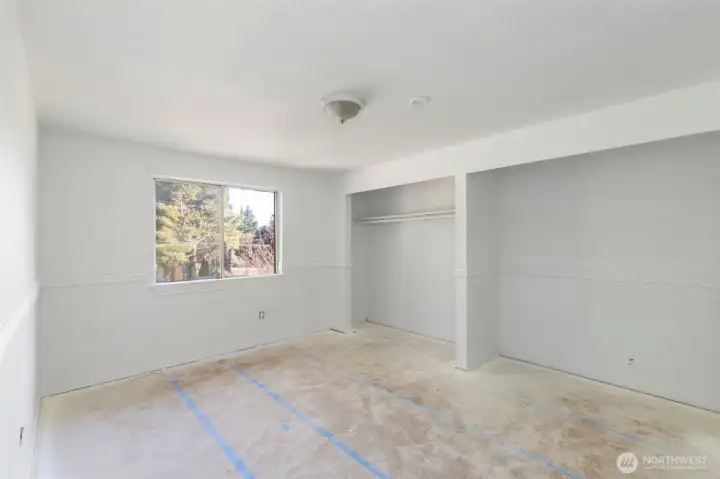 Guest bedroom (newer laminate flooring was covered when the walls were primed, paper is removed now)