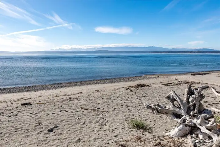 Beach access that brings Whidbey’s natural beauty to life.
