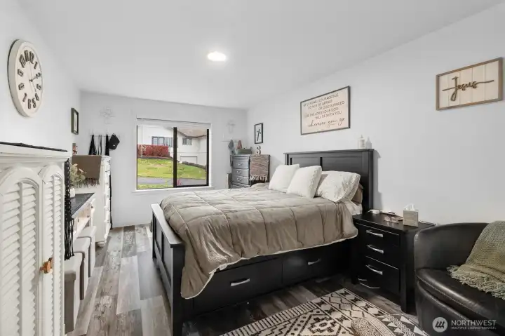 Oversized Bedroom with black out curtain and blind