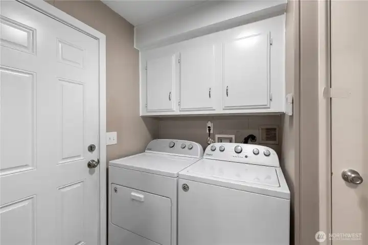 Entry way/ Laundry