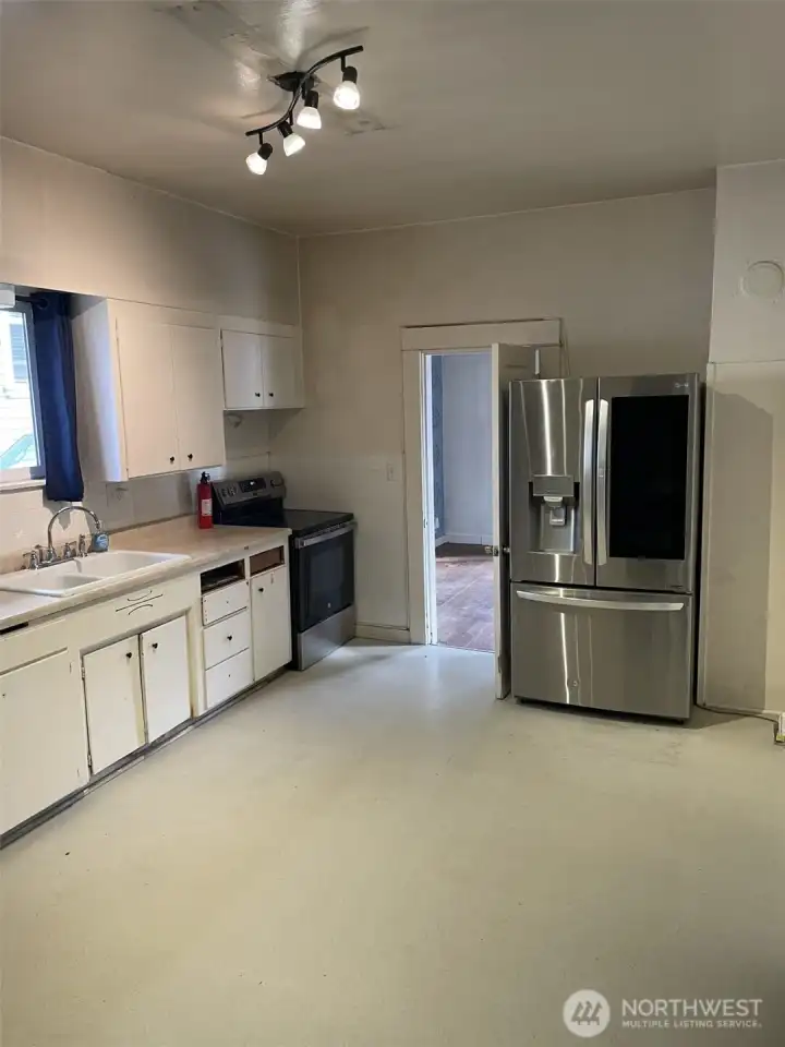 Main kitchen 2