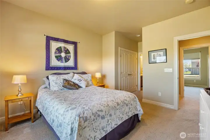 Bedroom 2 w/ jack & jill bathroom