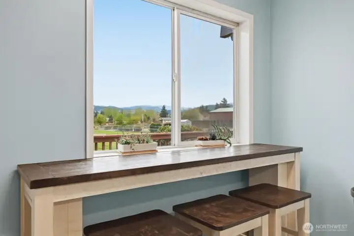 Picturesque Dining: The integrated seating area creates a seamless transition to the outdoors, providing a front-row seat to the changing seasons and territorial views across the back acreage.