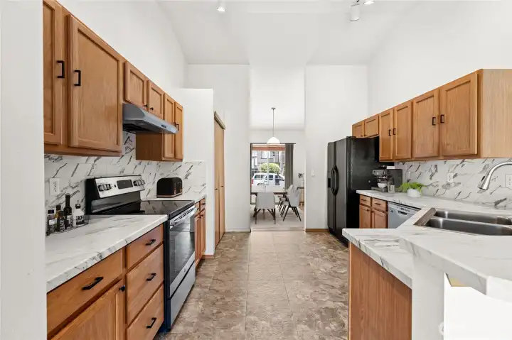 Kitchen (digitally staged)