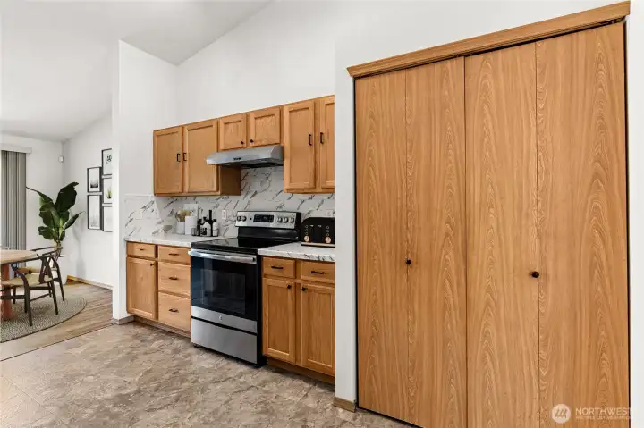 Kitchen (digitally staged)