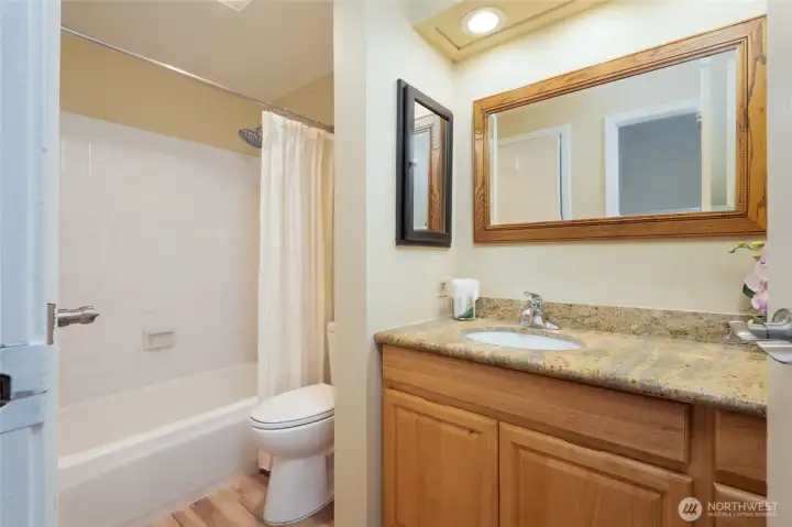 Upstair Full Bathroom - Shared Primary/Master Ensuite -Access from both the primary room and the hallway - Granite Countertop