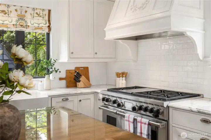 Classic materials, high end appliances... Classic materials, high end appliances...