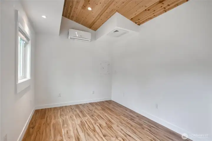 What would you use this exterior office/studio for? Yoga? A luxurious office?