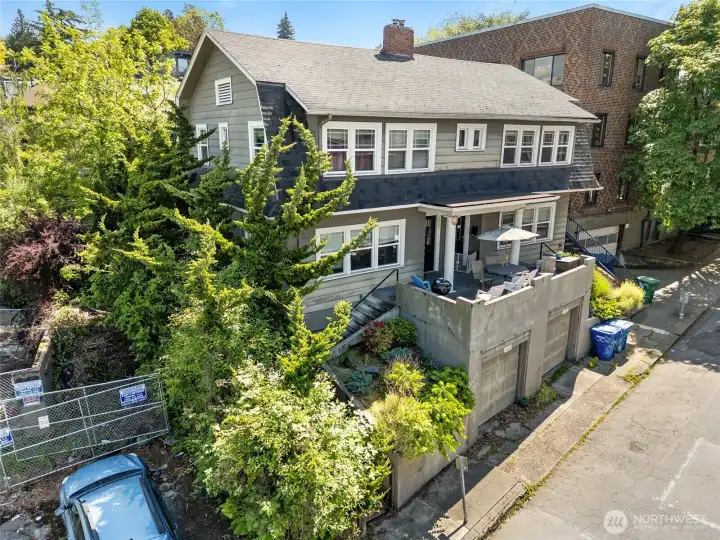 Hot location & coveted features help maintain a low vacancy rate.