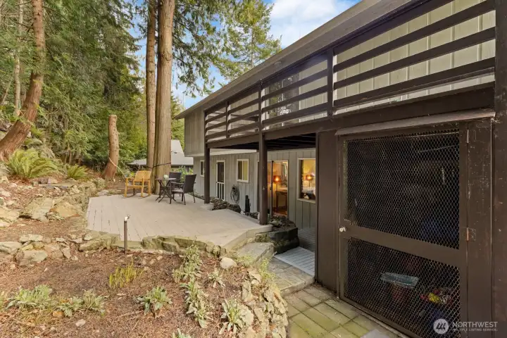 Additional areas of enjoyment in the backyard .. Additional areas of enjoyment in the backyard ..