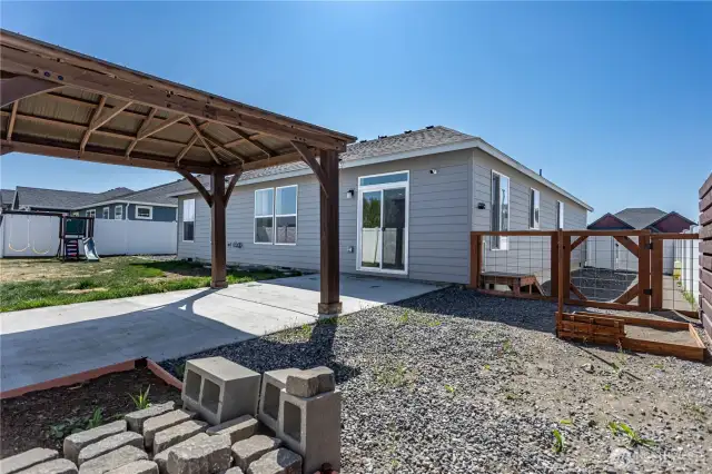 Side yard/dog run