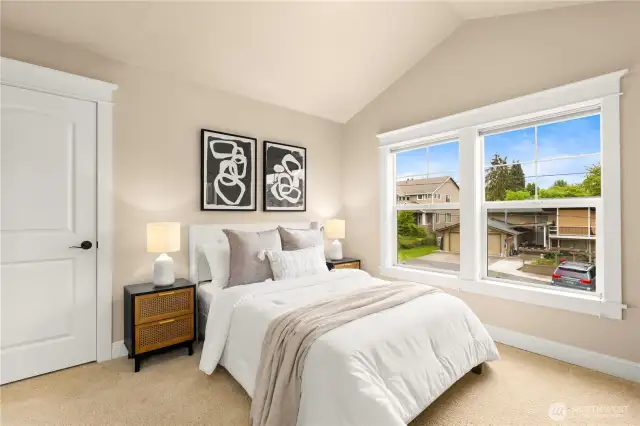 Large bedroom 4.