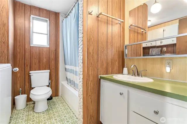 Spacious 4 Piece bathroom