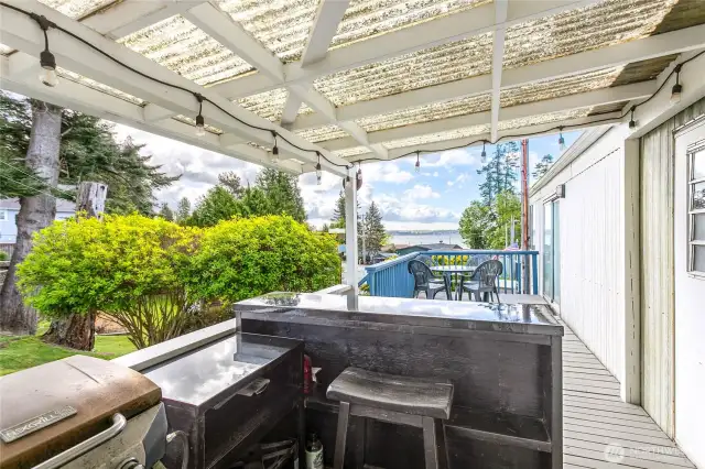 Entertainment and Dining Area