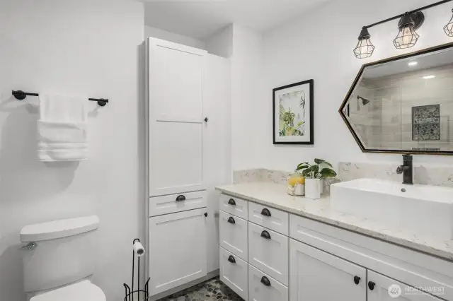 Upper level full bath