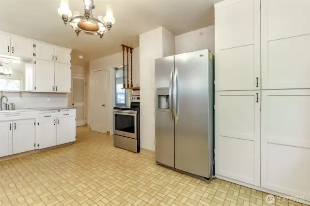 All appliances stay!