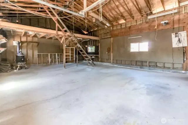 Spacious and wide - perfect for hobbies, cars, storage, etc!