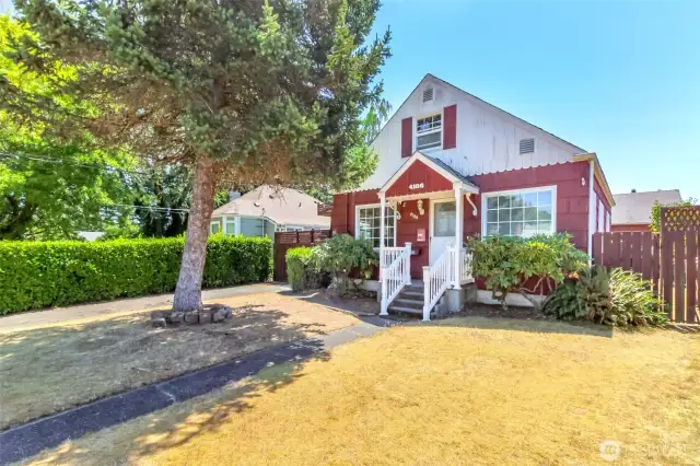 This home has amazing curb appeal!