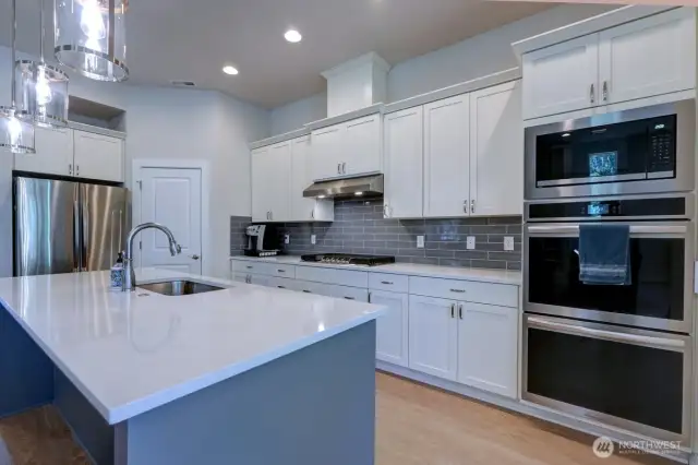 Grand Island With Quartz Counters
