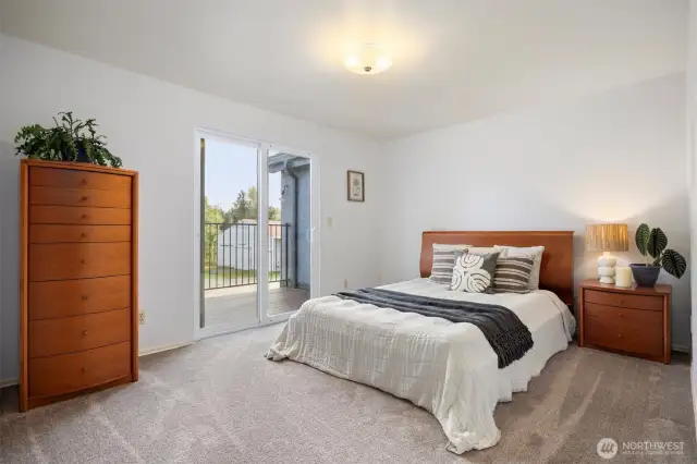 Guest bedroom with access to the balcony featuring mountain and territorial views.