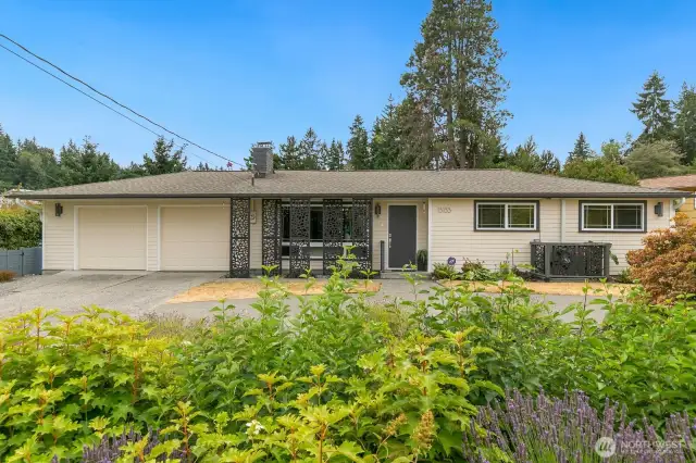 Welcome to the Mid Century Modern Gem!