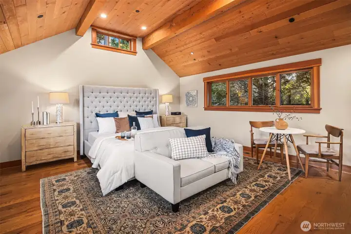 Upstairs private & spacious approved ADU with full size oven, sink, mini fridge & full bathroom.