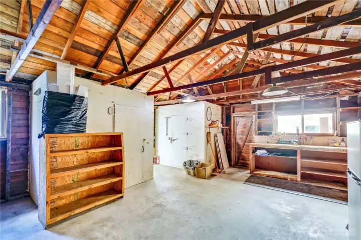 Large garage shop with an functional pantry
