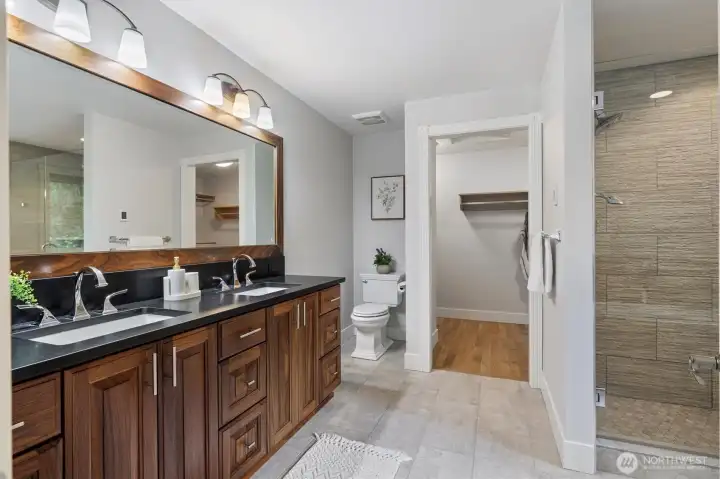 Primary bedroom 5 piece en-suite bathroom with heated floors and black quartz countertops