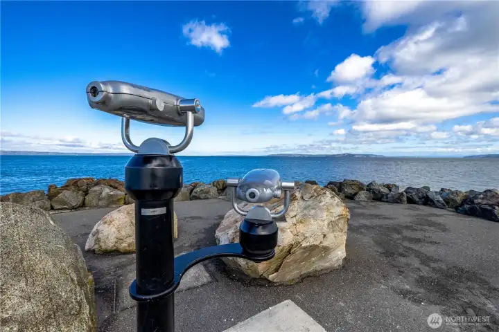 At Brackett’s Landing, public viewpoints along the Edmonds Waterfront offer a place to pause and take in open water and mountain views.