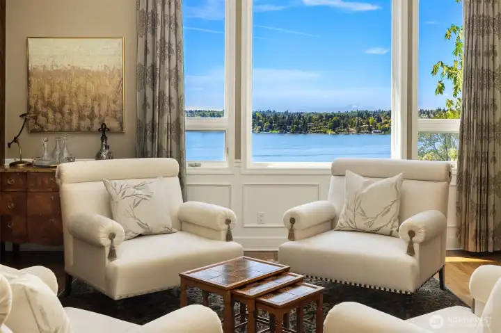 A seat with a view—where Lake Washington becomes your everyday backdrop.