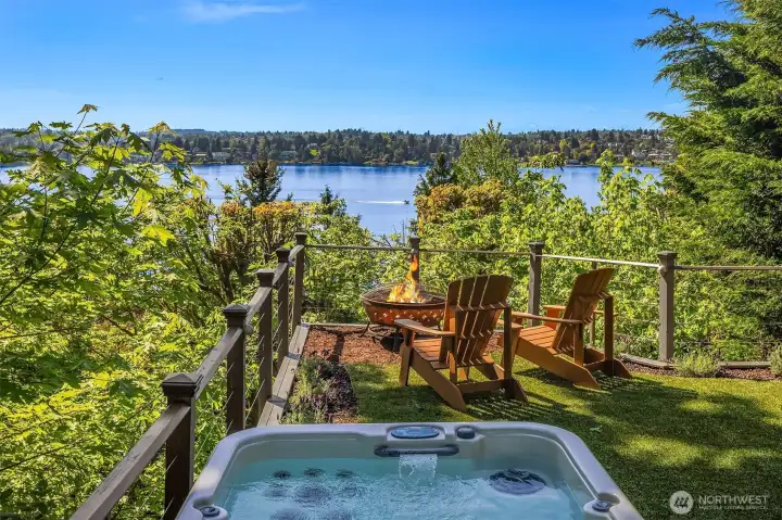 A true year-round retreat—soak in the sun all summer, then settle in by the firepit or slip into the hot tub as the seasons turn, all with Lake Washington as your backdrop.