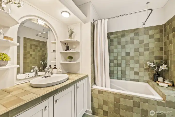 The primary bath is colorful and spacious - keep it as-is or bring your creative idea to life!