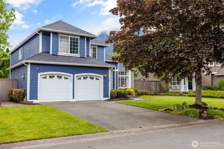 Exceptional 3-bedroom, 2.5-bath home in the coveted Si View community