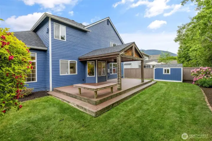 Fully fenced yard with side gate