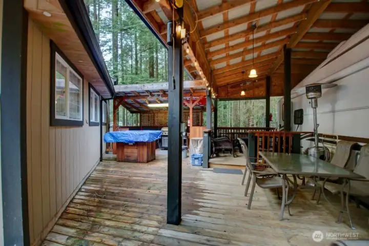 Expansive deck area between multi use and trailer