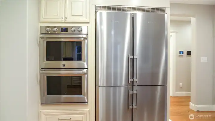 A Liebherr column refrigerator — the standard in professional and high-end residential kitchens — paired with double wall ovens. This appliance package is purpose-built for a household that entertains.