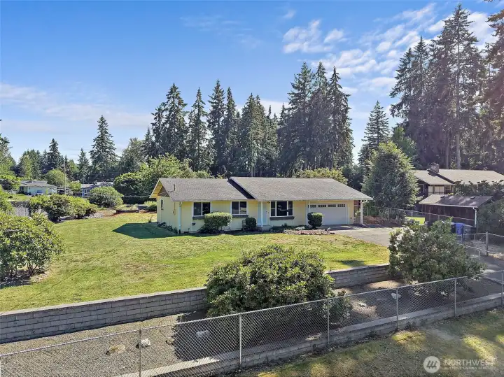 Gorgeous lot with mature foliage