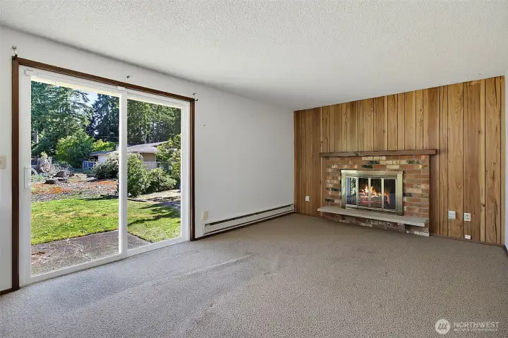 Wood fireplace to enjoy on chilly evenings.